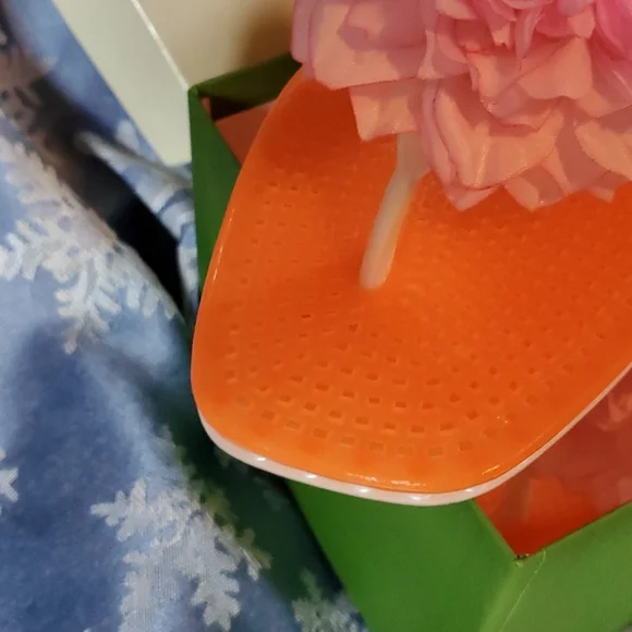 Kate Spade Bella flip flops size 8 Barbie pink flowers - Picture 3 of 3